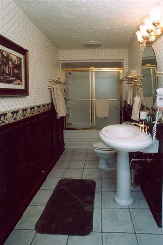 Julias Bed And Breakfast Hubbard Екстериор снимка