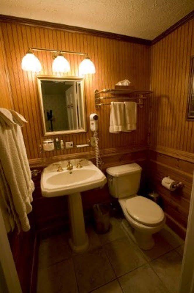 Julias Bed And Breakfast Hubbard Екстериор снимка