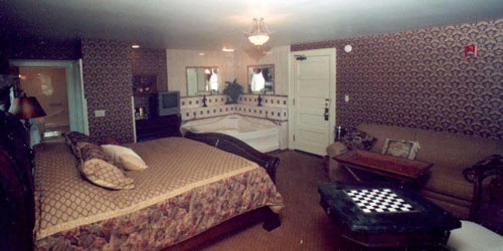 Julias Bed And Breakfast Hubbard Екстериор снимка