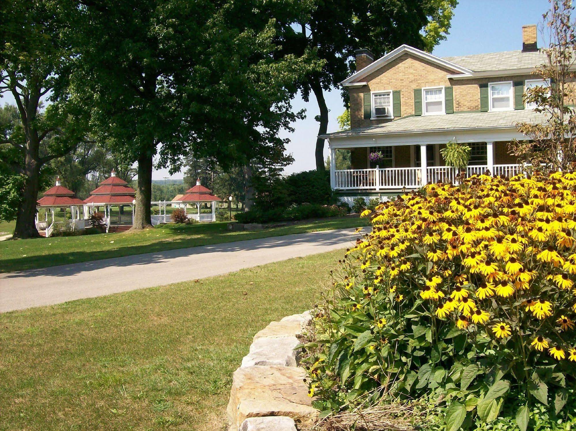 Julias Bed And Breakfast Hubbard Екстериор снимка